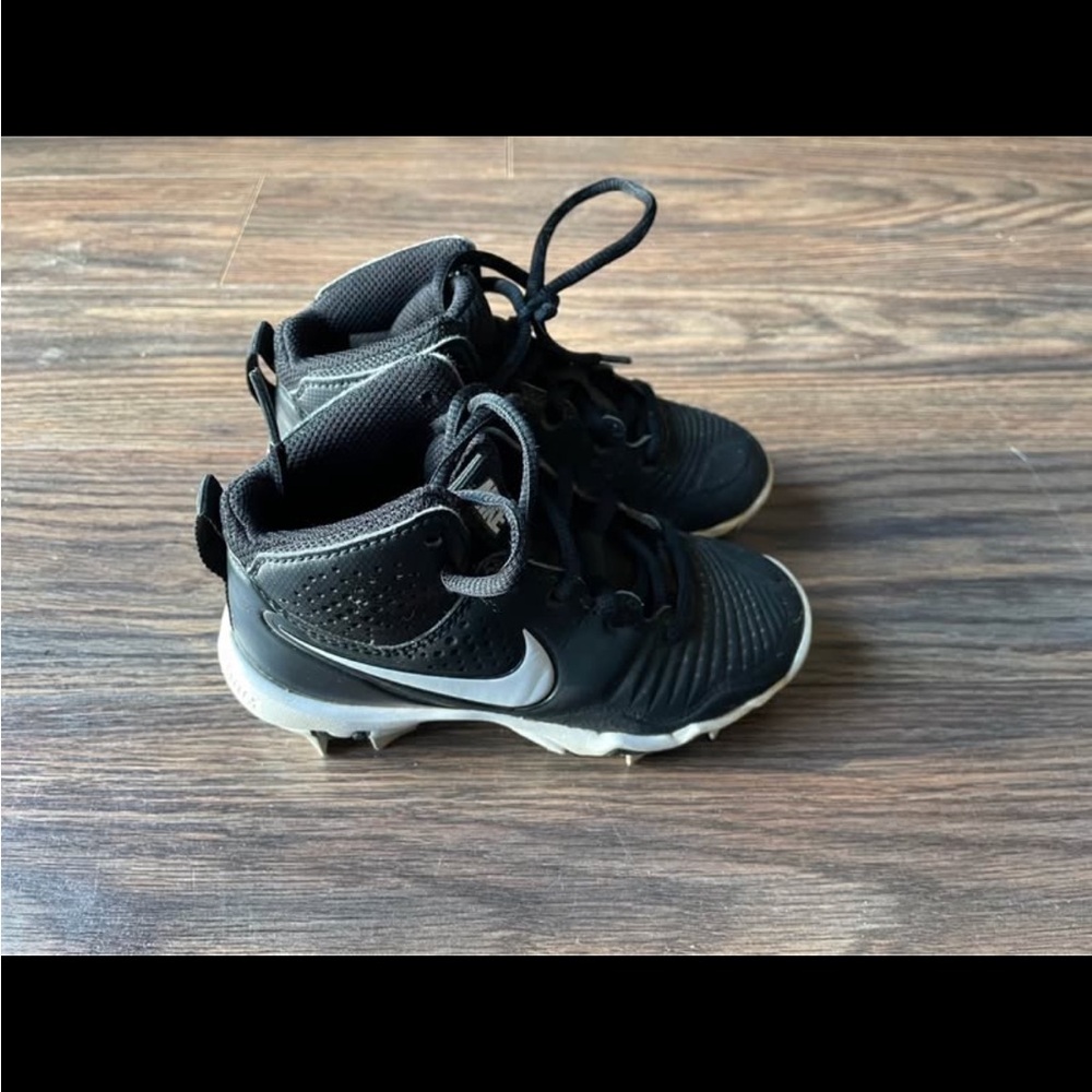 Nike Kids Black Athletic Cleats
